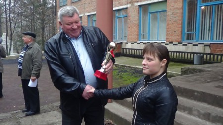 Конкурс на кращу групу. (для хлопців і дівчат) У праці й навчанні ми стараємось. Бути першими в усьому намагаємось