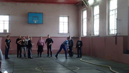 «А нумо, хлопці» У ліцеї хлопці славні, Принципові, чесні, вправні. Багато здібностей ми маємо. Участь у конкурсах приймаємо.